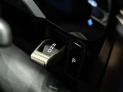 Porsche Taycan 2025, 121 км, за 245000000 KRW - фото 9