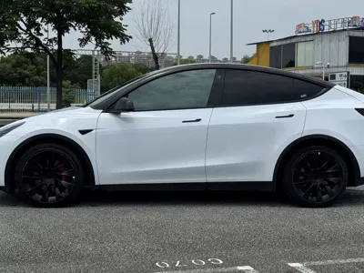 Tesla Model Y 2021, 36000 км, за 147000 CNY