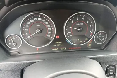 BMW 3 Series 2019, 133400 км, за 92064.13 CNY - фото 14