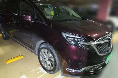 Buick GL8 2022, 48200 км, за 233700.59 CNY