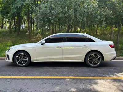 Audi A4L 2021, 90000 км, за 106800 CNY