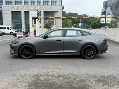 Changan UNI-V 2025, 8000 км, за 81800 CNY - фото 11