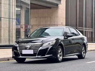 Toyota Crown · 2017 год