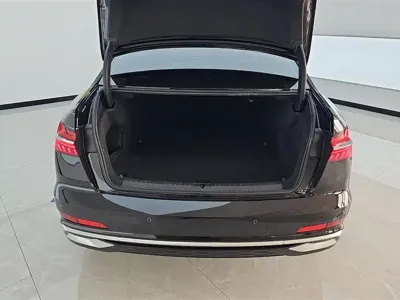 Audi A6L 2023, 48000 км, за 255799 CNY