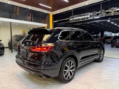 Volkswagen Touareg 2019, 76000 км, за 196800 CNY