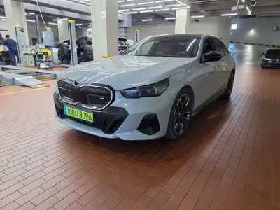 BMW i5 · 2024 год