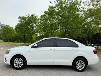 Volkswagen Jetta 2017, 60000 км, за 25800 CNY