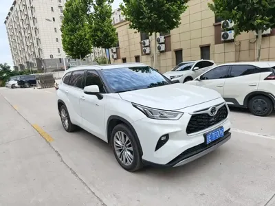 Toyota Highlander 2025, 25000 км, за 190799 CNY