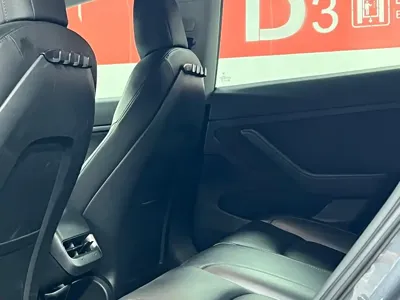 Tesla Model 3 2020, 100000 км, за 98800 CNY