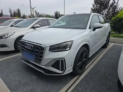 Audi Q2L 2023, 56900 км, за 90300 CNY