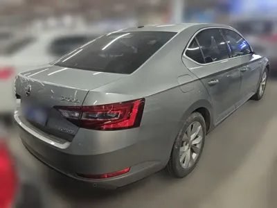 Skoda Superb 2016, 106300 км, за 32800 CNY - фото 12
