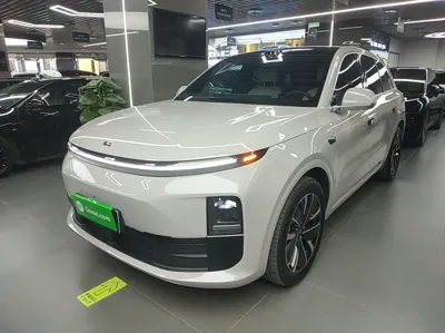 Li Auto L6 · 2025 год