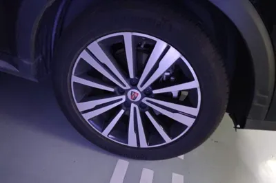 Roewe RX5 New Energy 2017, 79500 км, за 58346.97 CNY