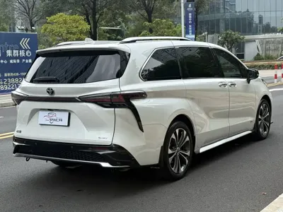 Toyota Granvia 2024, 40000 км, за 246500 CNY