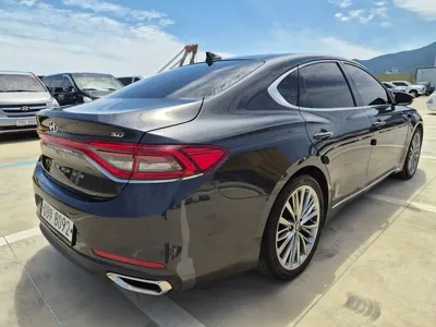 Hyundai Grandeur 2018, 68209 км, за 18000000 KRW