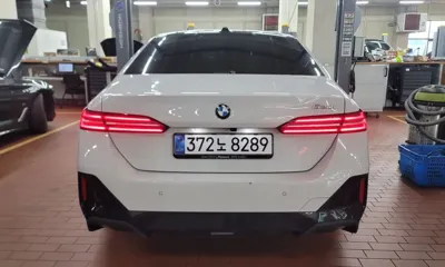 BMW 5-Series 2025, 9850 км, за 62500000 KRW - фото 2