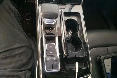 Roewe i6 MAX New Energy 2023, 2600 км, за 80932.6 CNY - фото 17