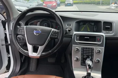 Volvo S60 2016, 176400 км, за 45145.31 CNY - фото 18