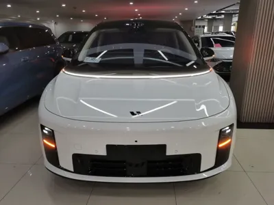 Li Auto Li Auto i8 2025, 10400 км, за 321571.14 CNY