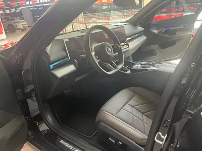 BMW i5 2024, 9000 км, за 188800 CNY - фото 7