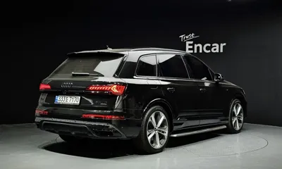 Audi Q7 2022, 29630 км, за 68500000 KRW