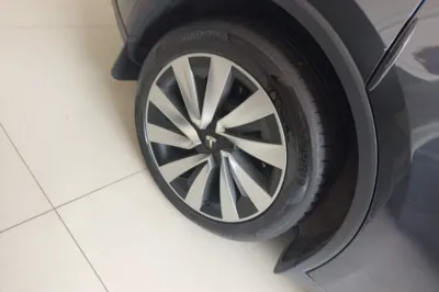 Tesla Model Y 2025, 17700 км, за 279852 CNY - фото 11