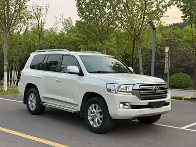 Toyota Land Cruiser 2020, 150000 км, за 443000 CNY