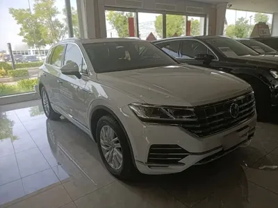 Volkswagen Touareg 2019, 123200 км, за 195900 CNY