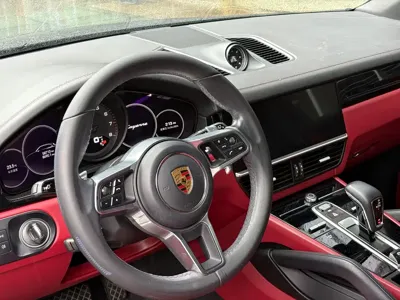 Porsche Cayenne 2022, 58000 км, за 447000 CNY