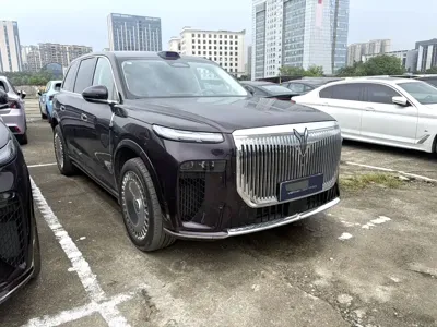Voyah 岚图泰山 2025, 8000 км, за 330000 CNY