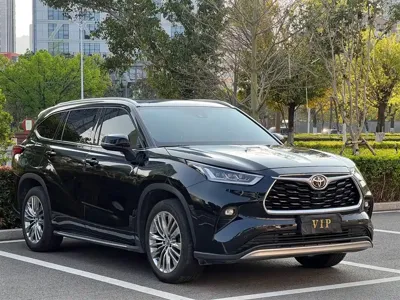 Toyota Highlander 2024, 32000 км, за 216800 CNY