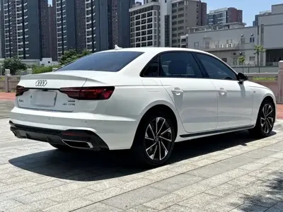 Audi A4L 2022, 33000 км, за 120500 CNY - фото 7
