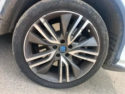 BYD Tang New Energy 2018, 143000 км, за 30900 CNY - фото 6