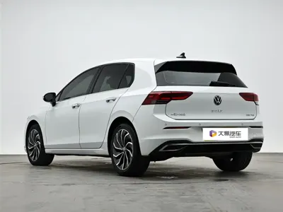 Volkswagen Golf 2023, 42300 км, за 99900 CNY