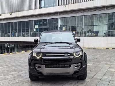 Land Rover Defender 2023, 44000 км, за 578000 CNY
