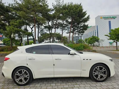 Maserati Levante 2019, 158070 км, за 24500000 KRW