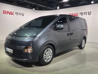 Hyundai Staria · 2023 год