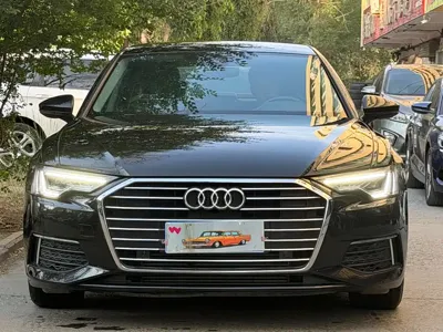 Audi A6L 2022, 29000 км, за 229899 CNY