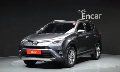 Toyota RAV4 · 2018 год