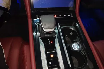 Hongqi H5 PHEV 2025, 100 км, за 140090.52 CNY - фото 16