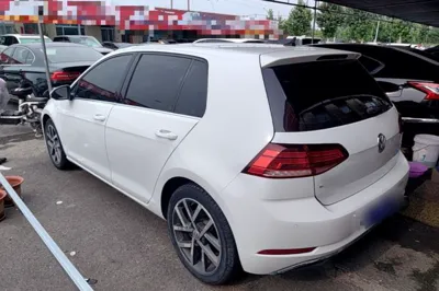 Volkswagen Golf 2020, 52400 км, за 75098.88 CNY