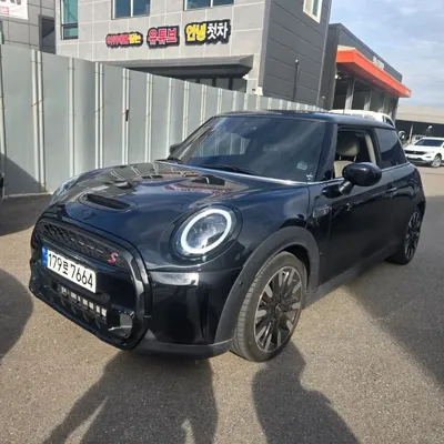 MINI Cooper · 2023 год