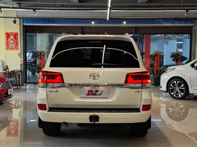 Toyota Land Cruiser 2018, 140000 км, за 468000 CNY