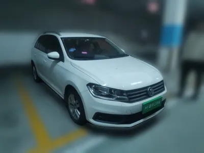 Volkswagen Santana 2017, 92500 км, за 34018.69 CNY
