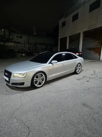 Audi A8 · 2012 год