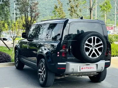 Land Rover Defender 2021, 127000 км, за 448000 CNY