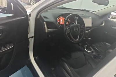 Jeep Cherokee 2017, 70200 км, за 52419.14 CNY - фото 23