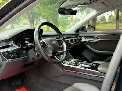 Audi A8 2021, 50000 км, за 296000 CNY