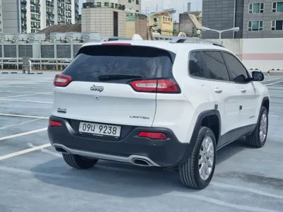 Jeep Cherokee 2017, 137000 км, за 8700000 KRW