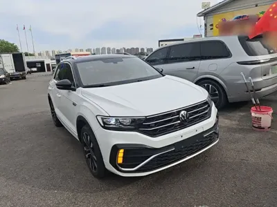 Volkswagen T-Roc 2023, 81800 км, за 89700 CNY